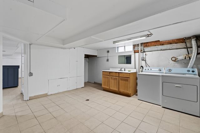 7748 W Oakton Street, Niles, IL 60714