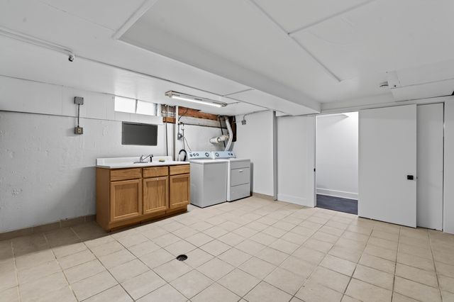 7748 W Oakton Street, Niles, IL 60714
