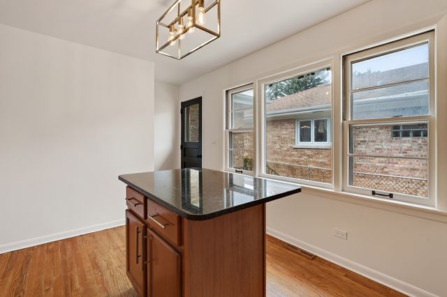 7748 W Oakton Street, Niles, IL 60714