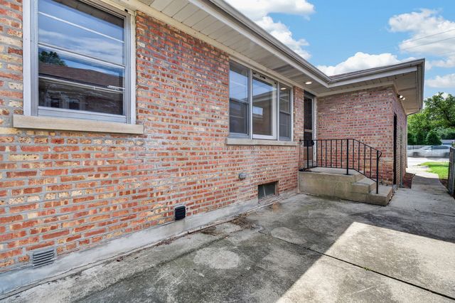 7748 W Oakton Street, Niles, IL 60714