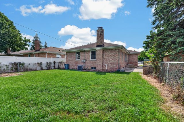 7748 W Oakton Street, Niles, IL 60714