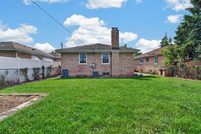 7748 W Oakton Street, Niles, IL 60714
