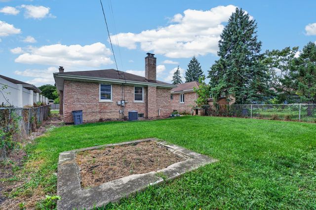 7748 W Oakton Street, Niles, IL 60714