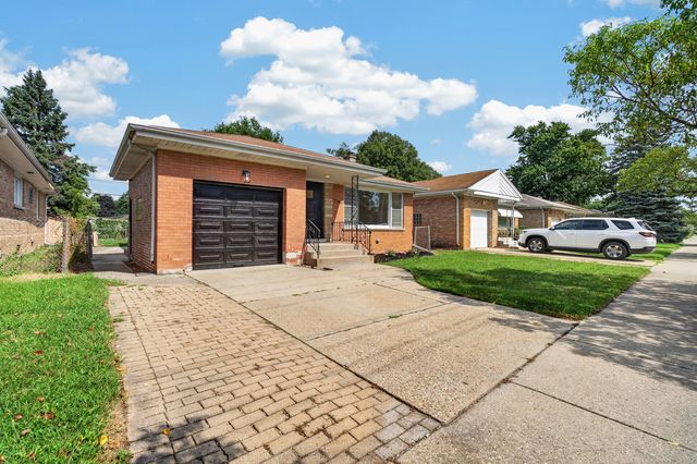 7748 W Oakton Street, Niles, IL 60714