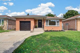 7748 W Oakton Street, Niles, IL 60714