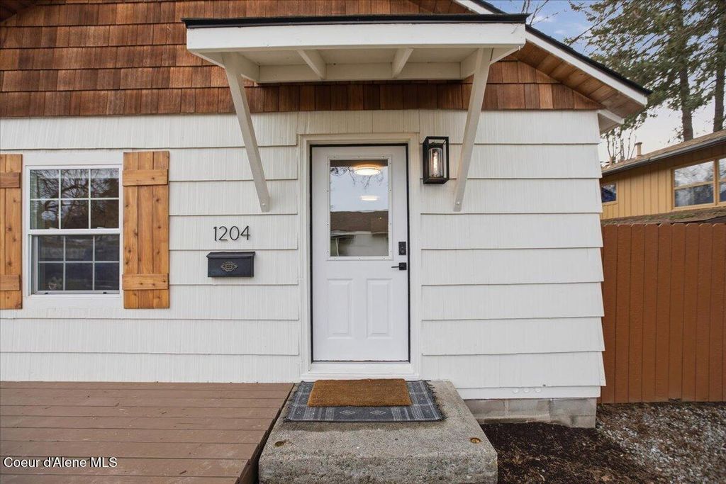1204 E Foster AVE, Coeur D'alene, ID 83814
