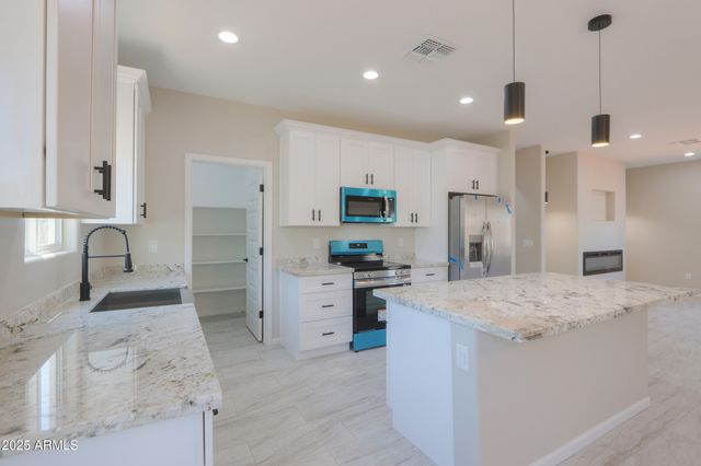 233 E Cedar Avenue, Casa Grande, AZ 85122