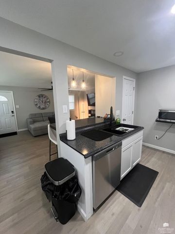 818 Tuttle Street, Manhattan, KS 66502