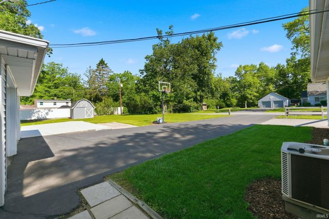 1829 Neuhaus Drive, Fort Wayne, IN 46808