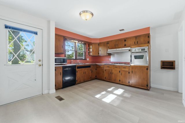 1829 Neuhaus Drive, Fort Wayne, IN 46808