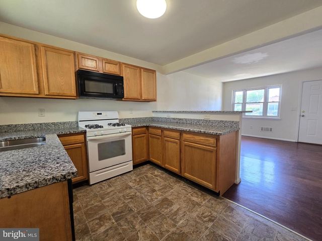 11 GLENWOOD DR, Dover, DE 19904