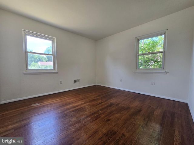11 GLENWOOD DR, Dover, DE 19904