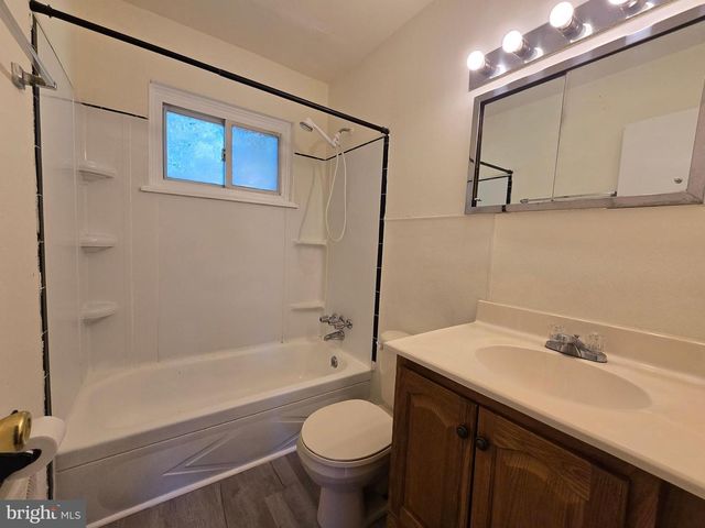 11 GLENWOOD DR, Dover, DE 19904
