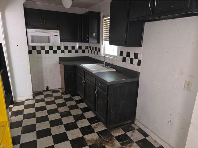 818 Hughes AVE, Chesapeake, VA 23324