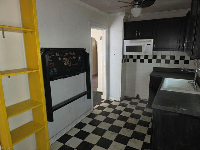 818 Hughes AVE, Chesapeake, VA 23324