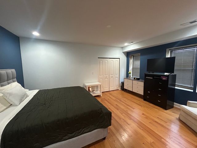 4937 N TROY Street 3, Chicago, IL 60625