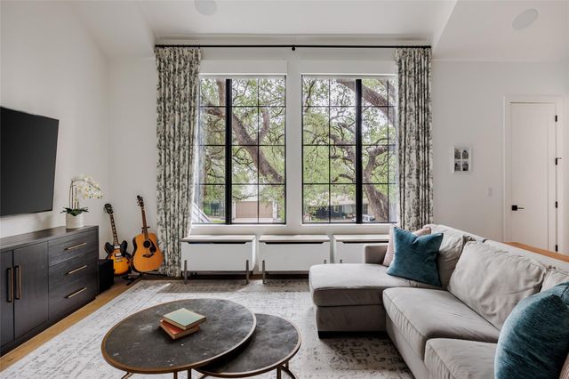 2311 Westoak DR, Austin, TX 78704