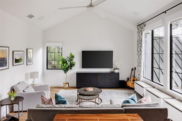 2311 Westoak DR, Austin, TX 78704
