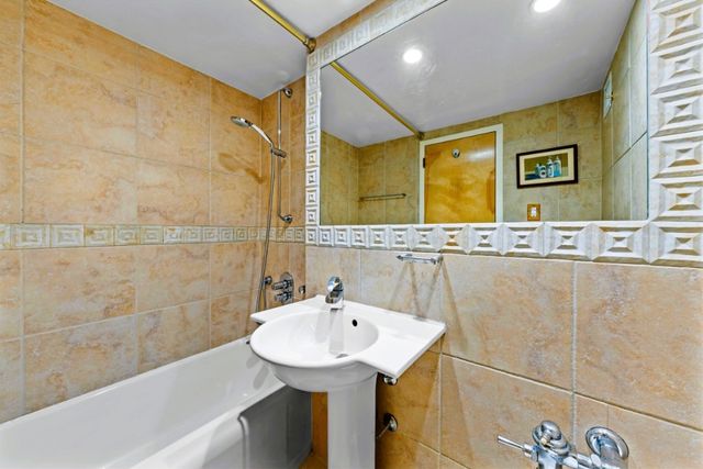 174 E 74th St Apt 14C, New York City, NY 10021