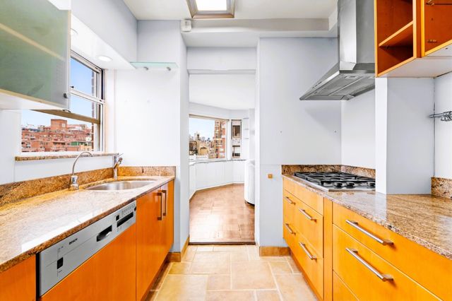 174 E 74th St Apt 14C, New York City, NY 10021
