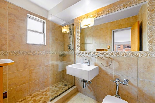 174 E 74th St Apt 14C, New York City, NY 10021