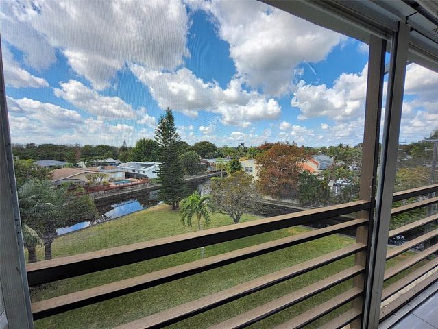 112 Royal Park Drive 4F, Oakland Park, FL 33309