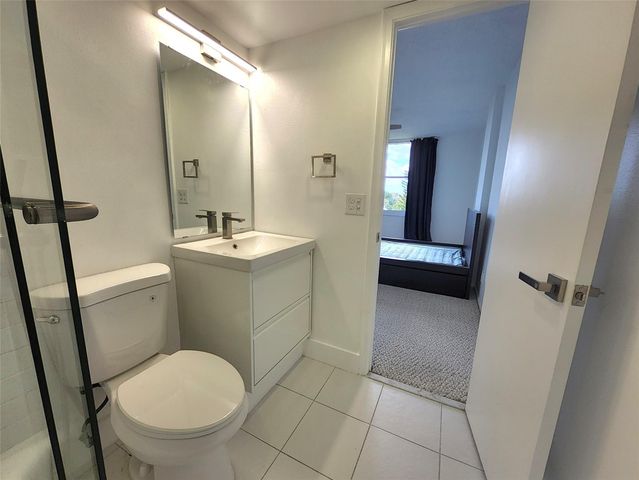 112 Royal Park Drive 4F, Oakland Park, FL 33309