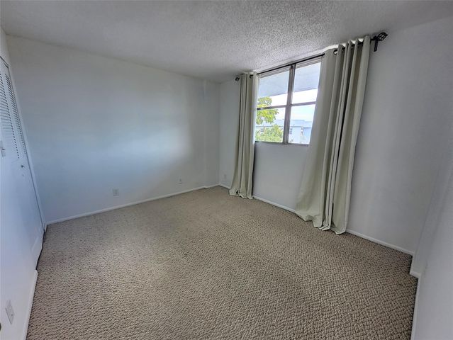 112 Royal Park Drive 4F, Oakland Park, FL 33309