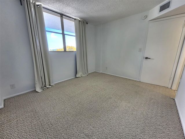 112 Royal Park Drive 4F, Oakland Park, FL 33309