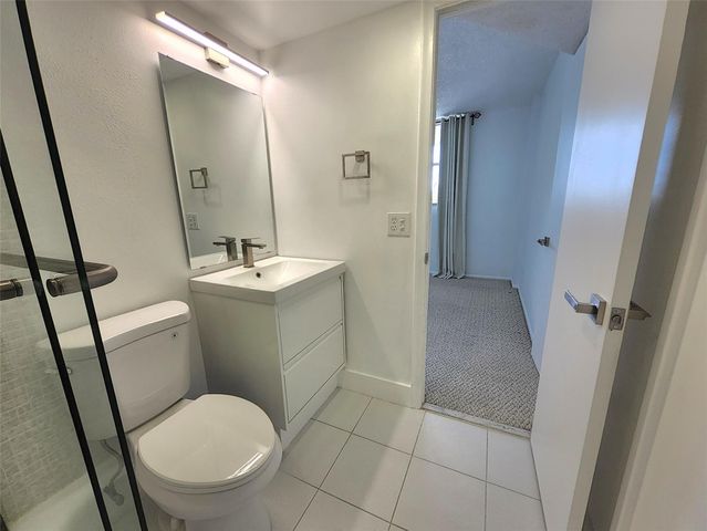 112 Royal Park Drive 4F, Oakland Park, FL 33309