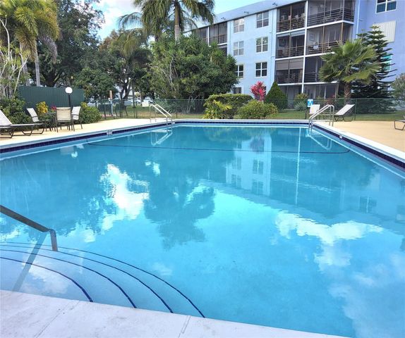 112 Royal Park Drive 4F, Oakland Park, FL 33309