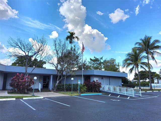 112 Royal Park Drive 4F, Oakland Park, FL 33309