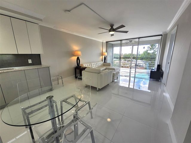 112 Royal Park Drive 4F, Oakland Park, FL 33309