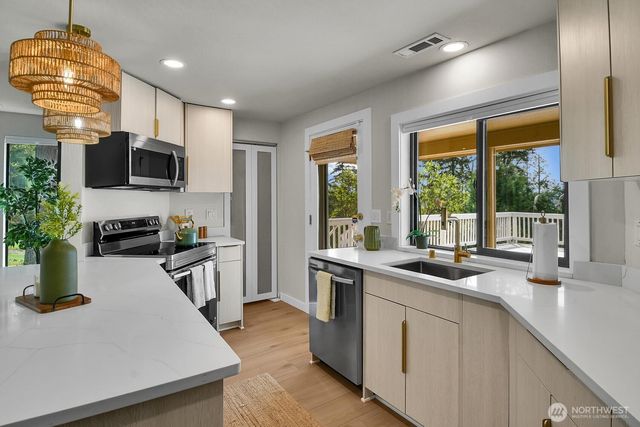 10702 SE 318th Place, Auburn, WA 98092