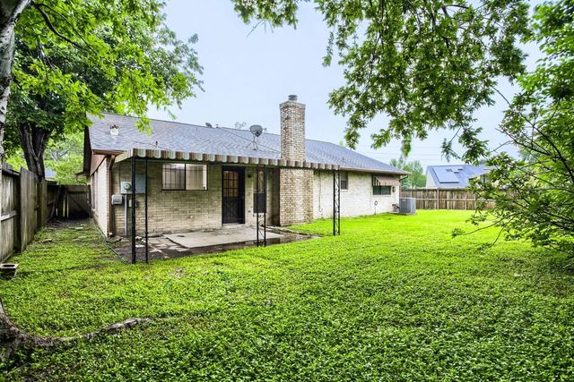 10103 Inwood Shadows Street, Houston, TX 77088
