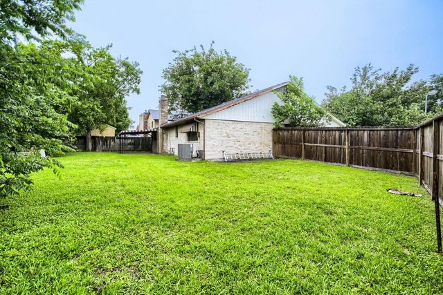 10103 Inwood Shadows Street, Houston, TX 77088