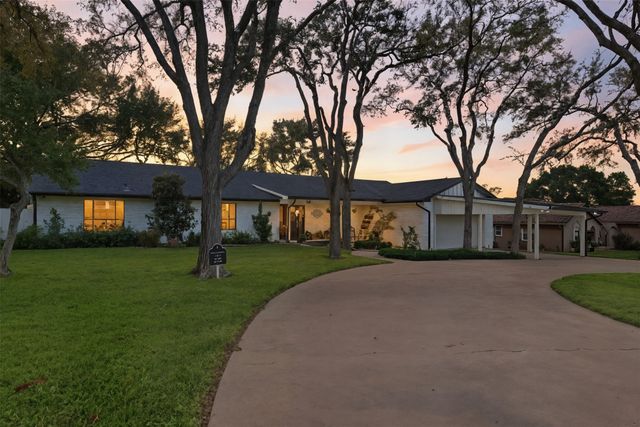4017 Fairway Drive, Granbury, TX 76049