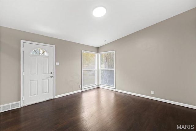 1105 Apache Drive, Florissant, MO 63033