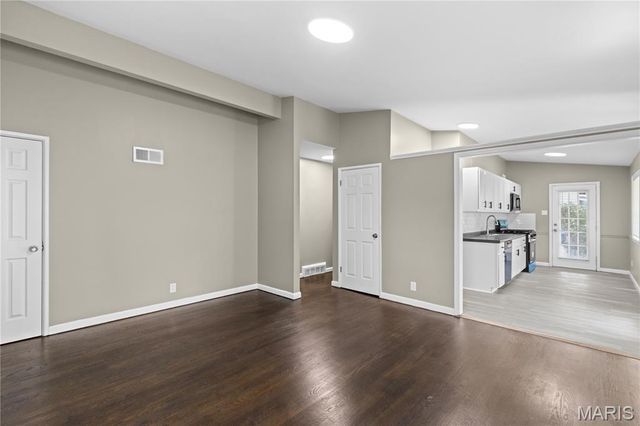 1105 Apache Drive, Florissant, MO 63033