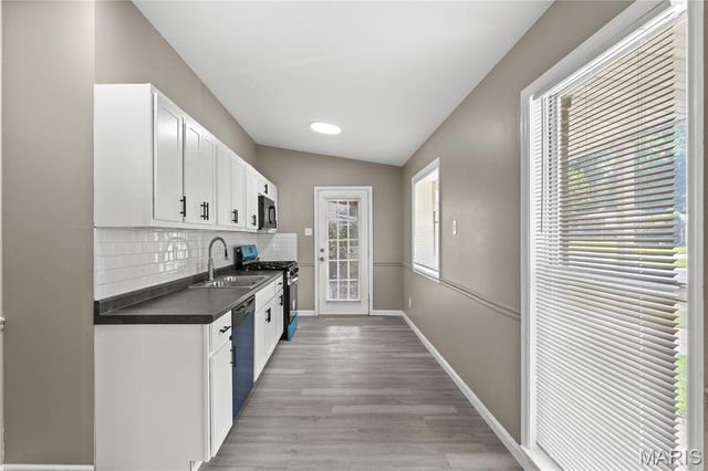 1105 Apache Drive, Florissant, MO 63033