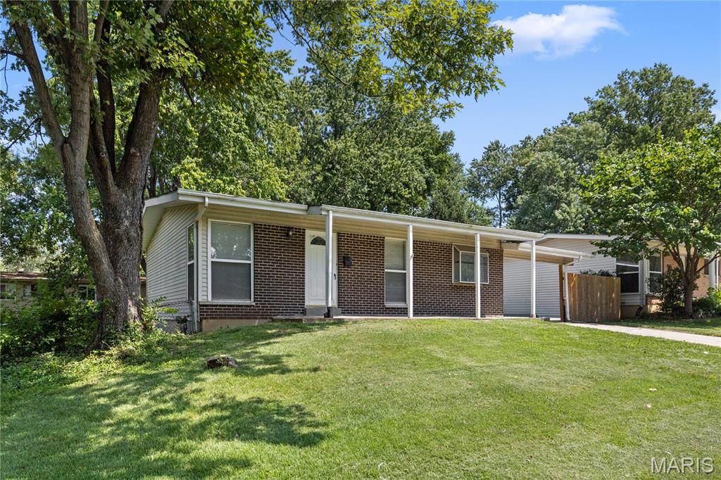 1105 Apache Drive, Florissant, MO 63033
