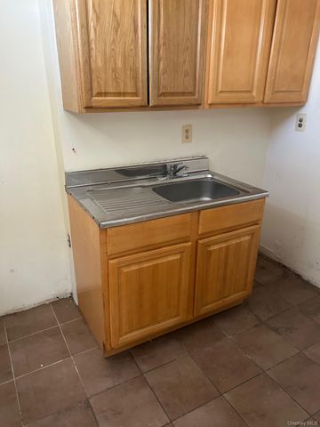 42 Carpenter Avenue, Newburgh, NY 12550