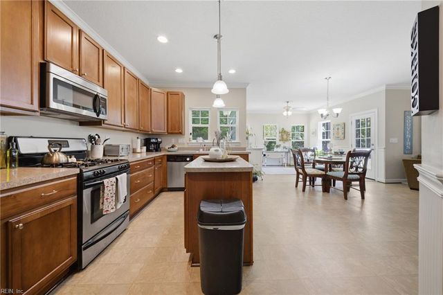 1916 Orangewood RD, Chesapeake, VA 23323