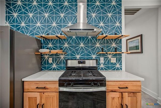 804 W Tyler Avenue, Port O Connor, TX 77982