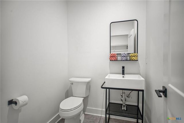 804 W Tyler Avenue, Port O Connor, TX 77982