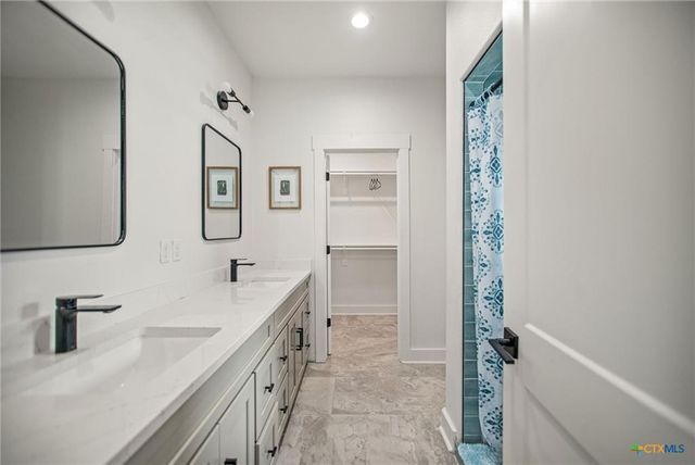 804 W Tyler Avenue, Port O Connor, TX 77982