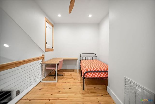 804 W Tyler Avenue, Port O Connor, TX 77982