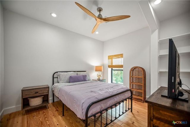 804 W Tyler Avenue, Port O Connor, TX 77982