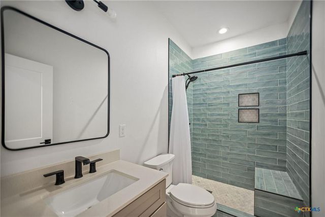 804 W Tyler Avenue, Port O Connor, TX 77982