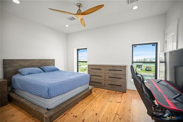 804 W Tyler Avenue, Port O Connor, TX 77982